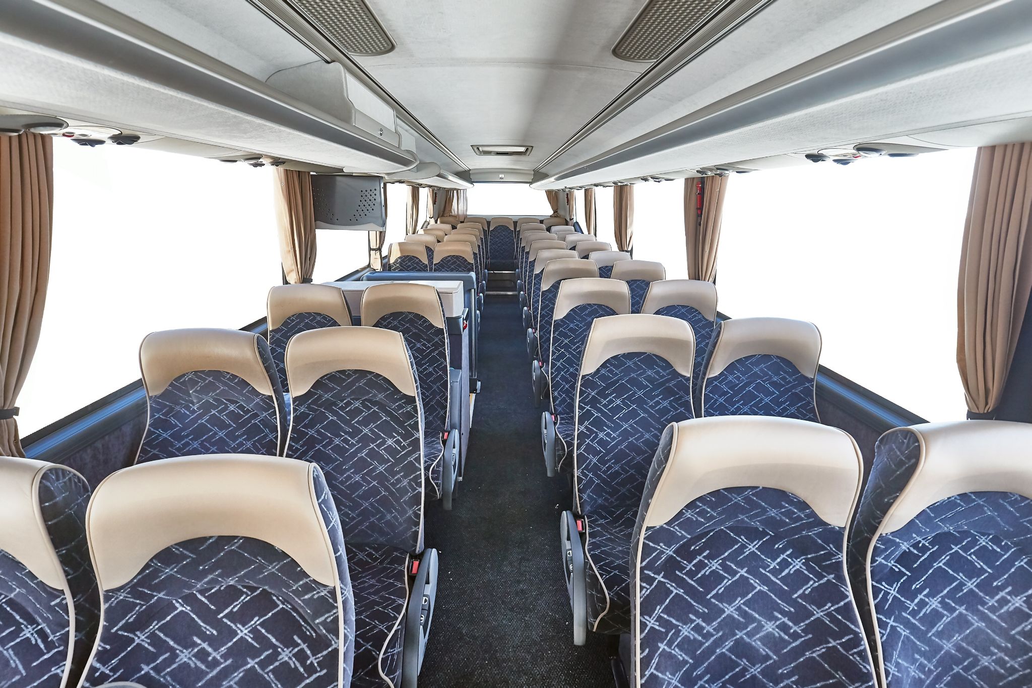 The Guide to Renting a Charter Bus with Price4Limo